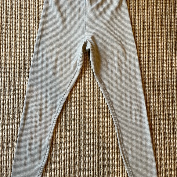ALO yoga ribbed leggings - Picture 2 of 5